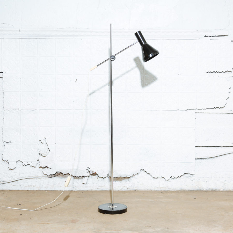 dutch_minimalist_floor_lamp-1-2